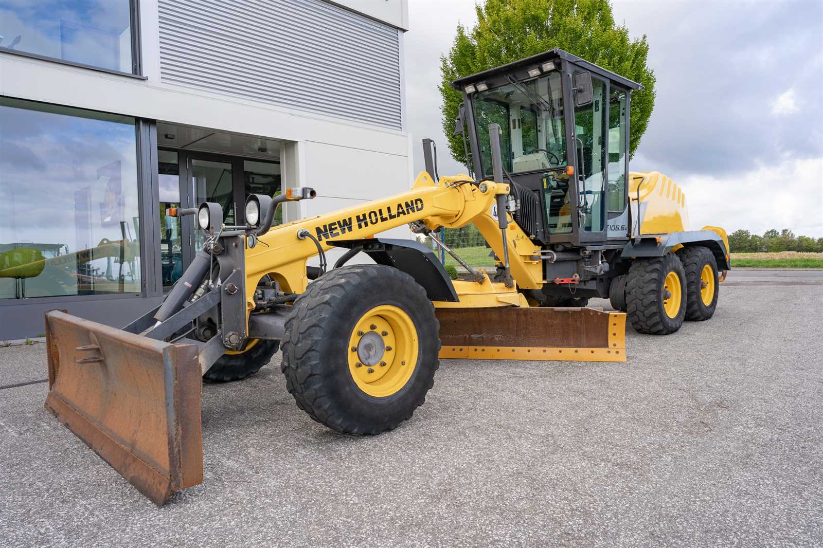 Grader CNH F 106.6A
