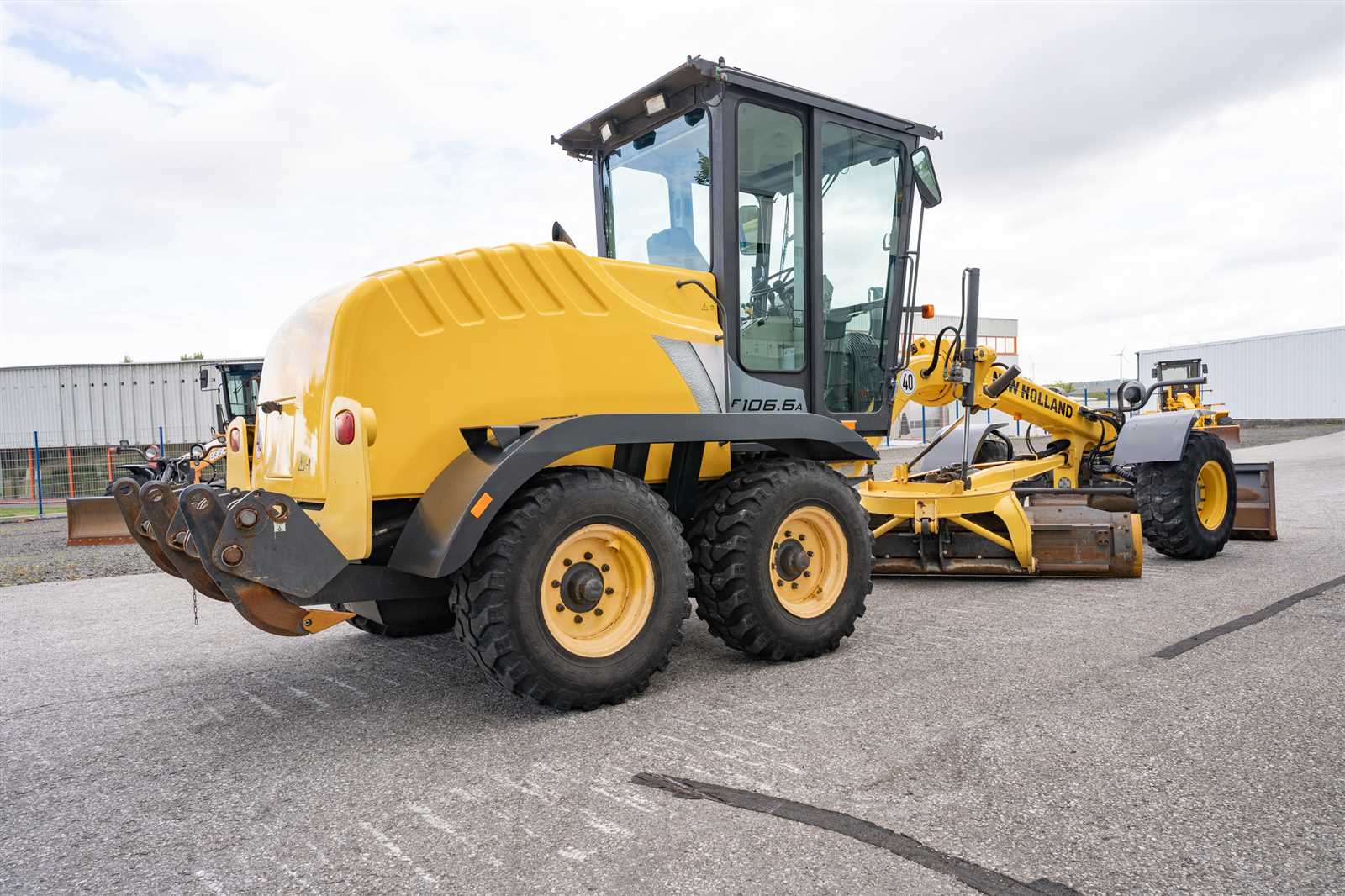 Grader CNH F 106.6A